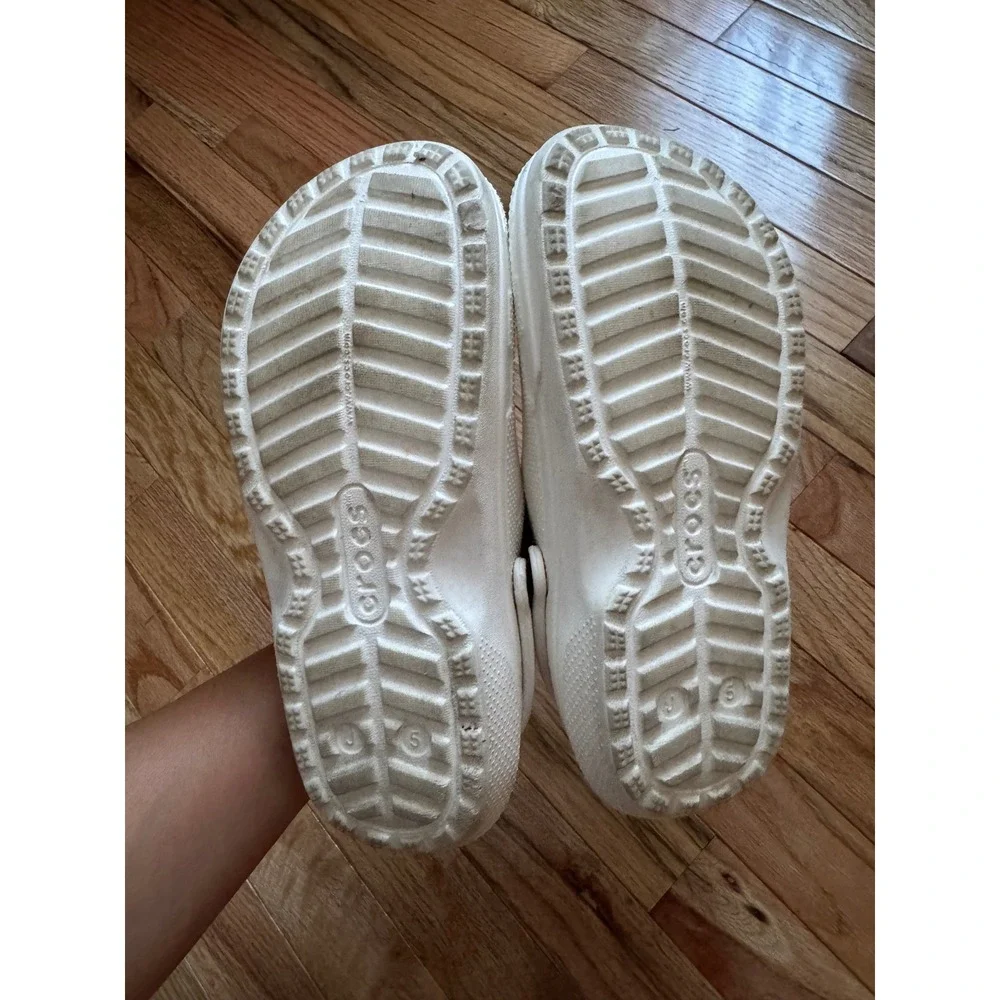Crocs Kids Classic Fuzz Lined Clog White Grey Fur Size J5 203506-100